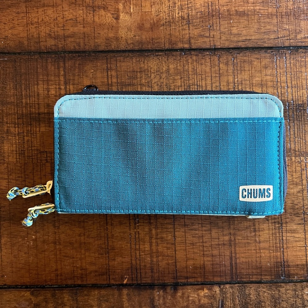 Chums Nomad Wallet in Teal with RFID blocking card - Picture 2 of 7